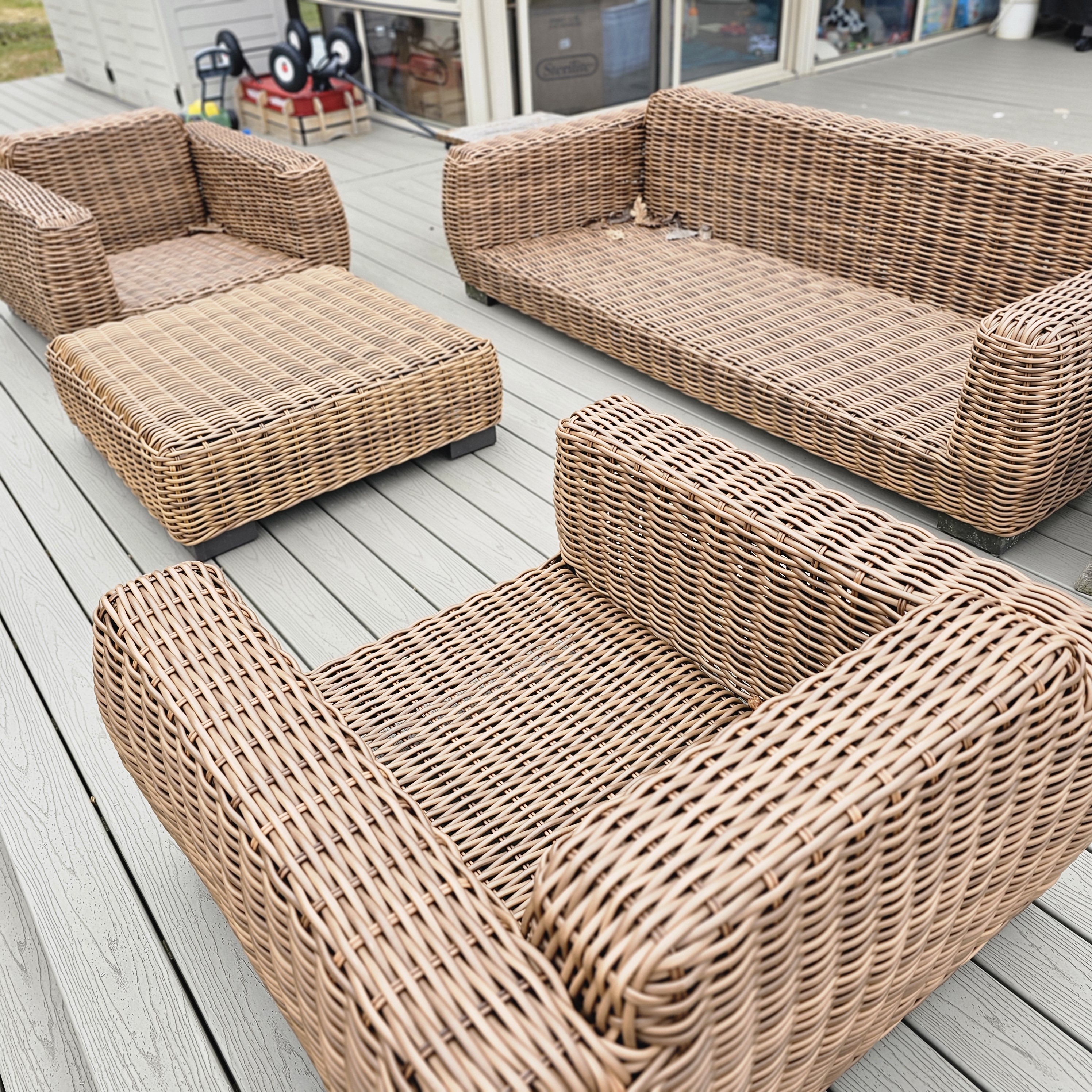 Wicker outdoor furniture set