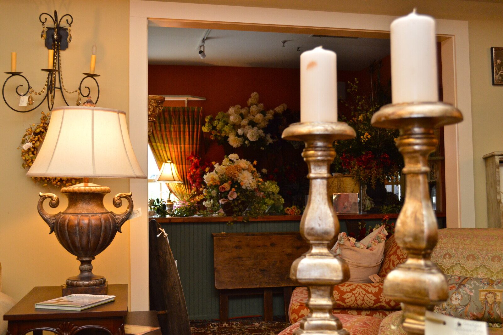 Showroom — decorative accessories and lighting