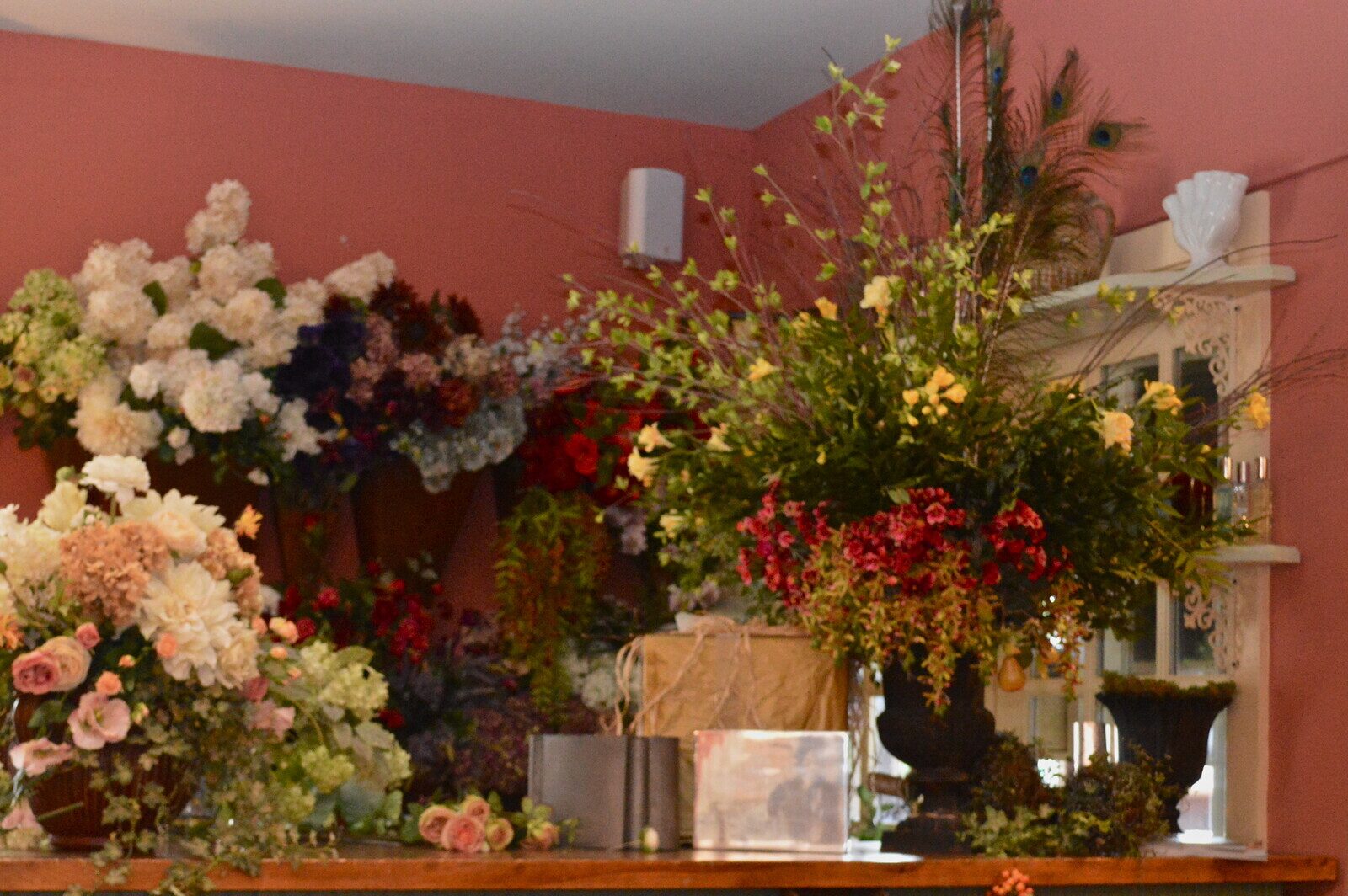 Showroom — floral arrangements and accessories